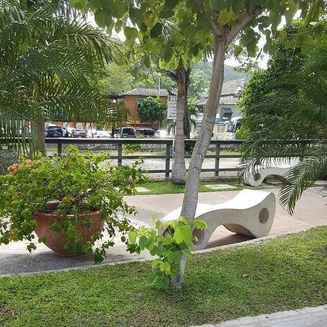 Mcfarlane'S Place Ocho Rios Apartment