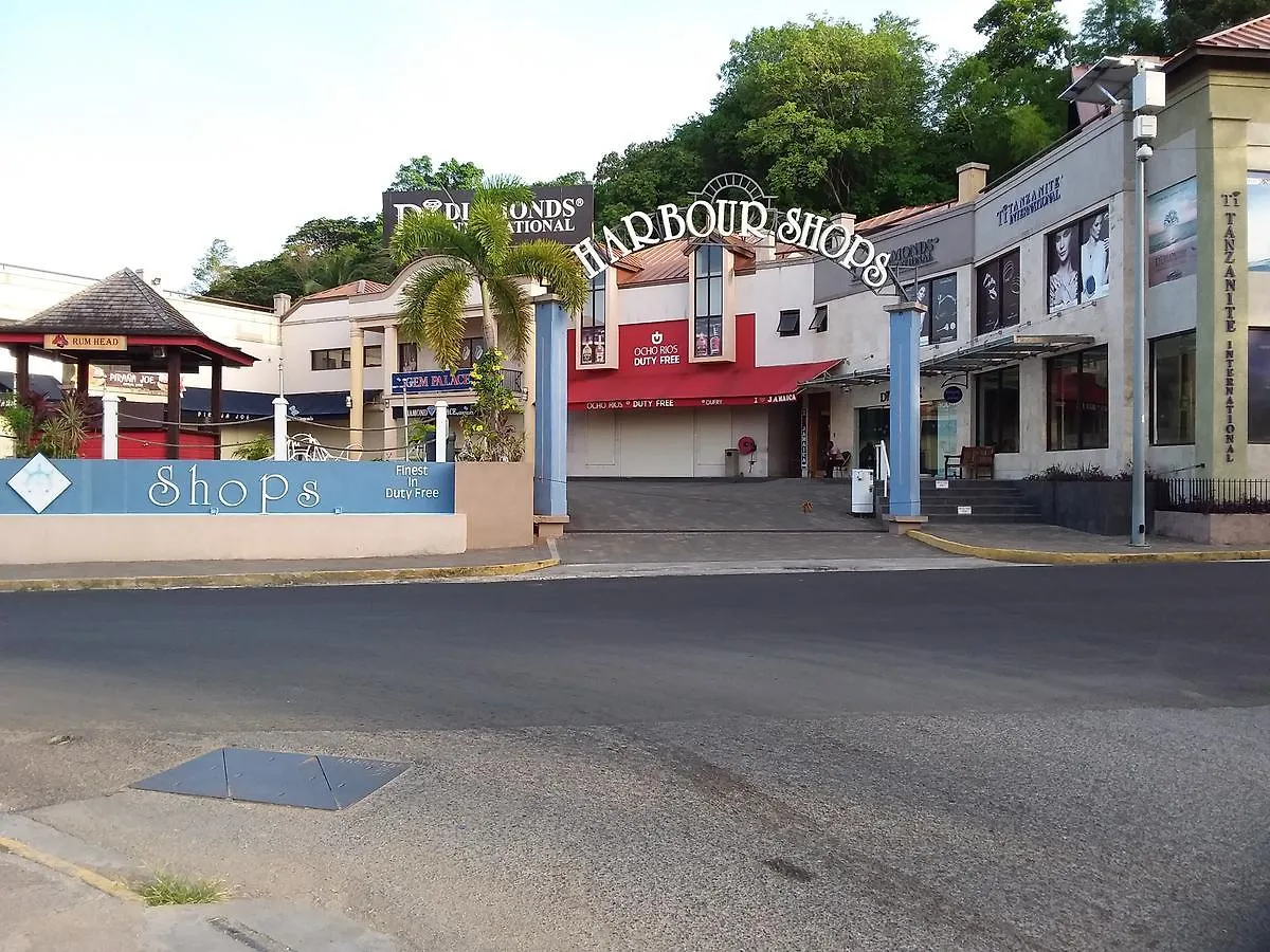 Mcfarlane'S Place Ocho Rios Apartment